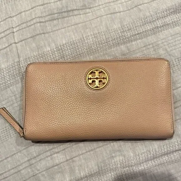 Tory Burch Beige Wallet with Gold Logo - Picture 2 of 15